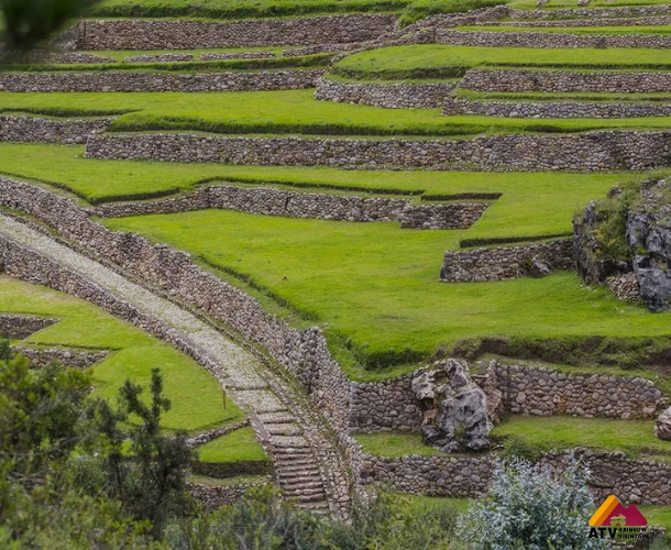 Caminata de Aclimatación a Inkilltambo: Ruta Inca, Templo de la Luna y del Mono.