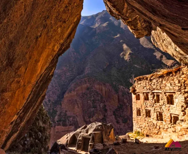 Raqaypata Architecture: Ceremonial Niches