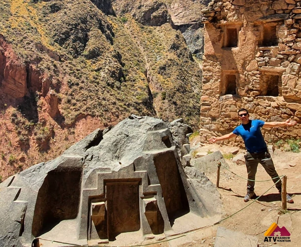 Arquitectura de Raqaypata: Nichos Ceremoniales