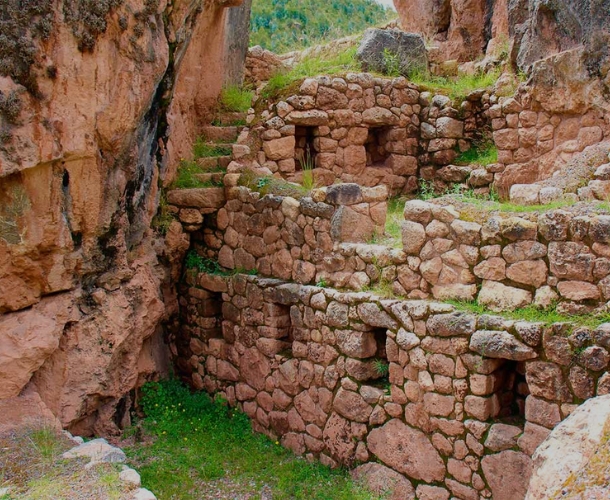 Gran Huaca Ceremonial Tallada en Inkilltambo